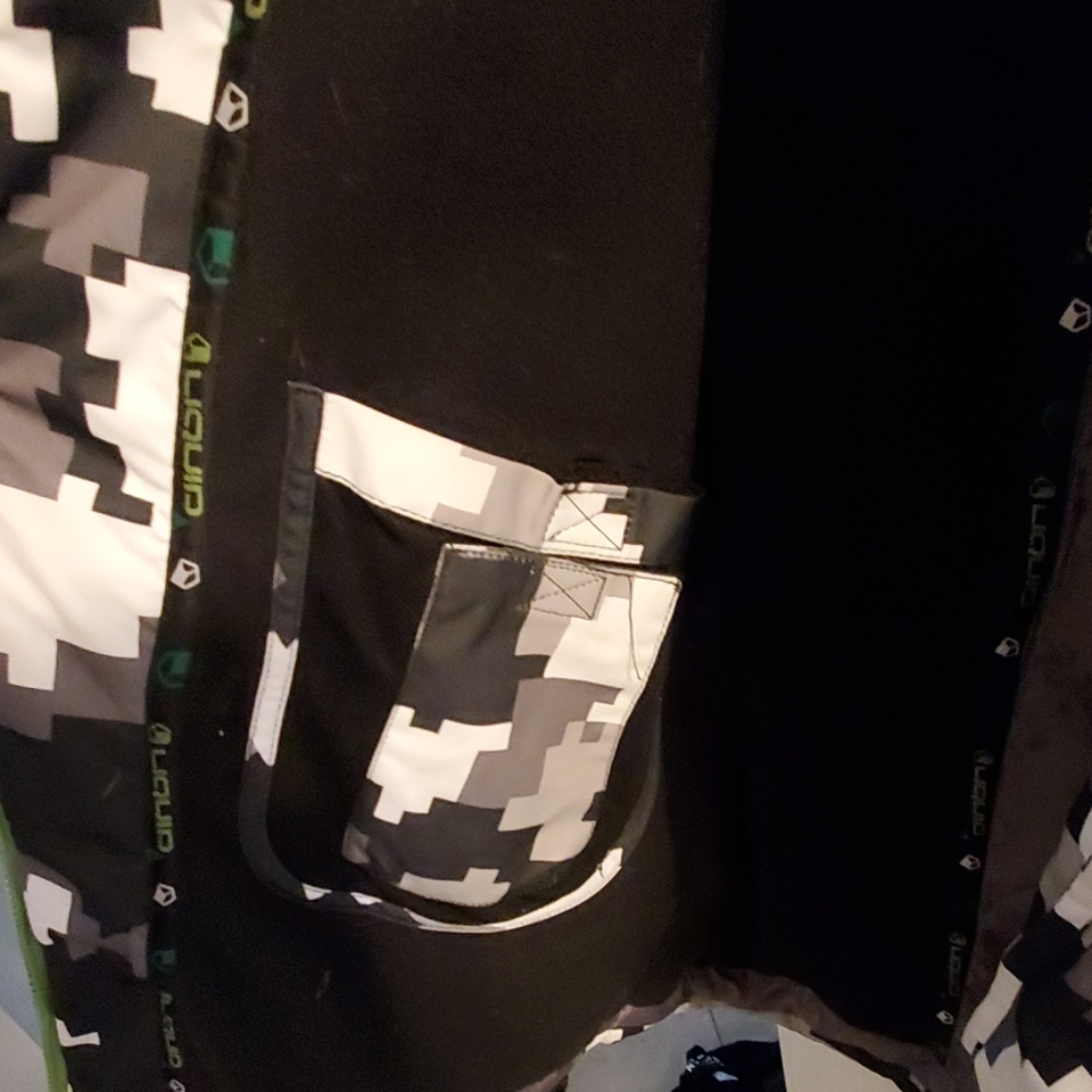 Snowboarding Coat - Picture 7 of 8